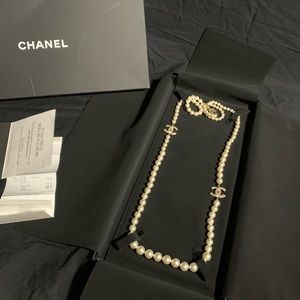 Chanel pearl long necklace with CC in diamonds